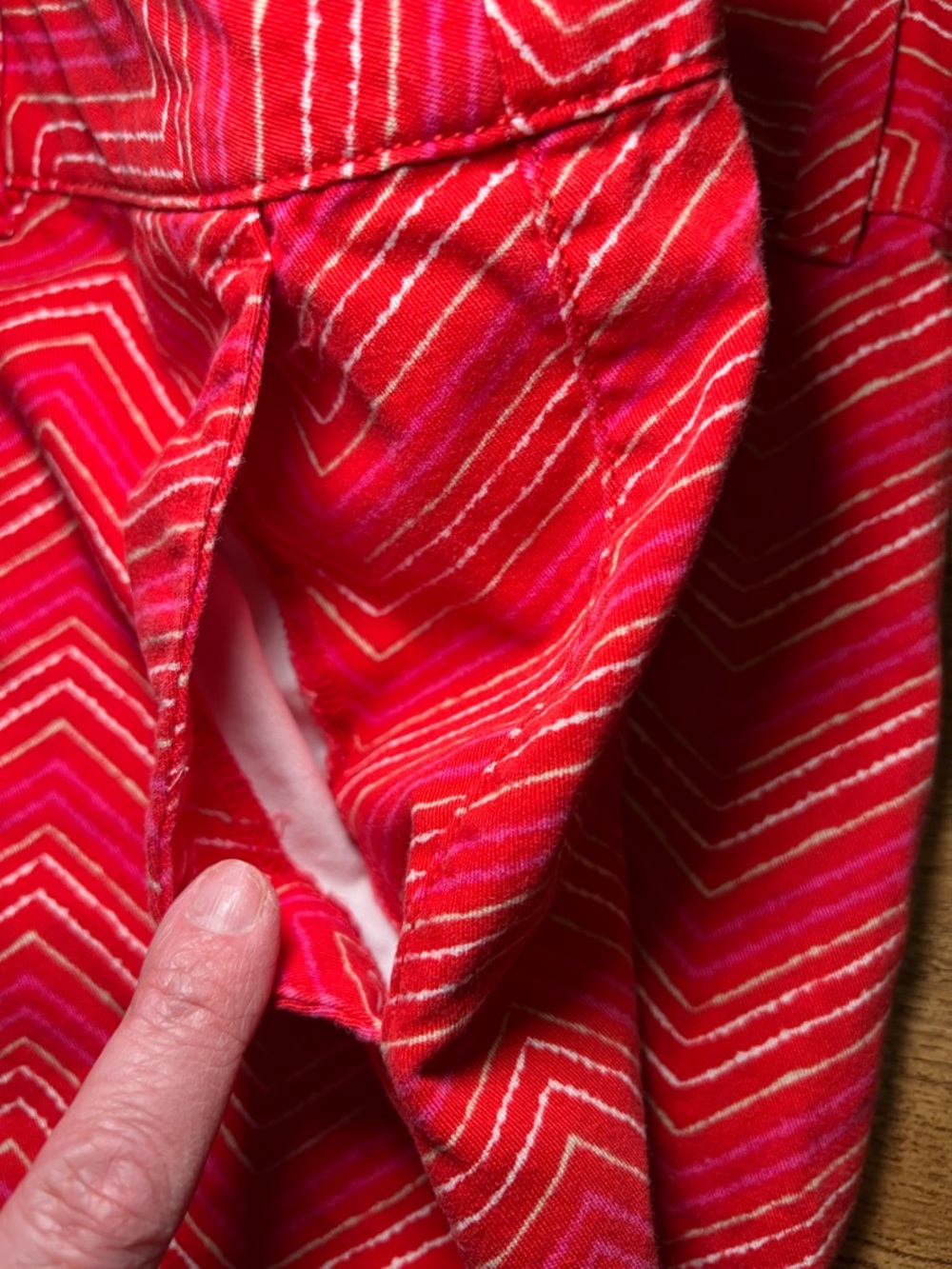 LOFT Red Chevron Print Shorts Womens Size 14 Ann Taylor Summer Casual - Picture 10 of 10